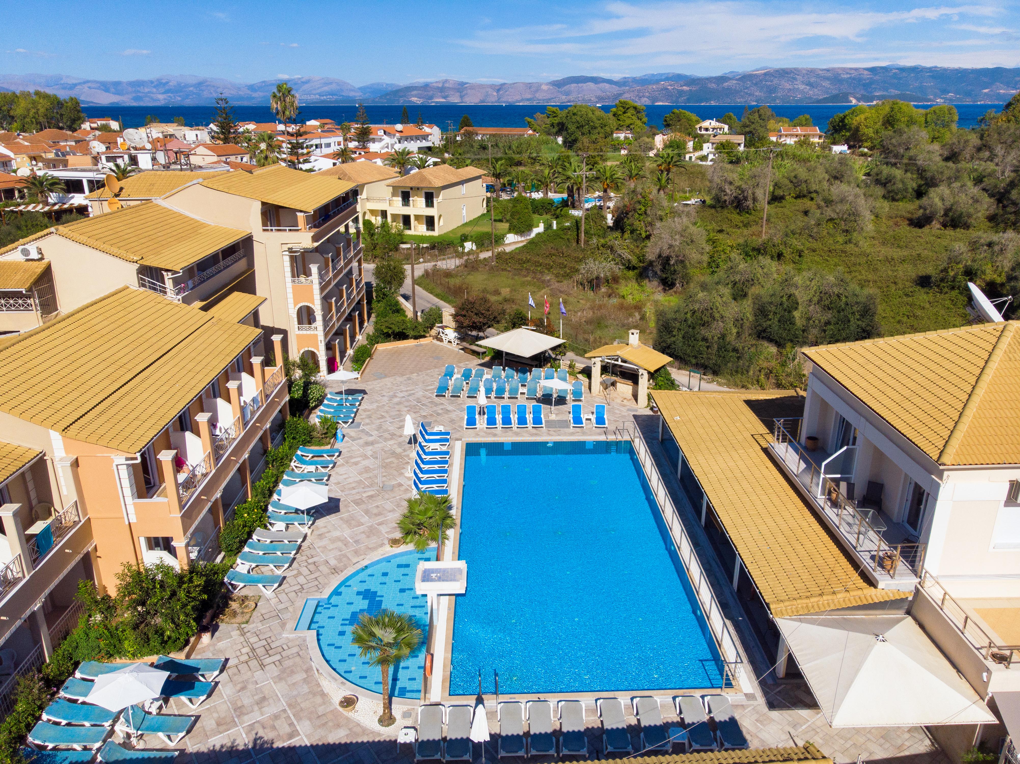 Kavos Plaza Hotel Buitenkant foto