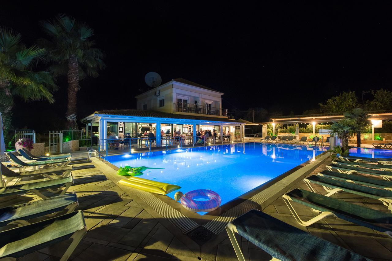 Kavos Plaza Hotel Buitenkant foto