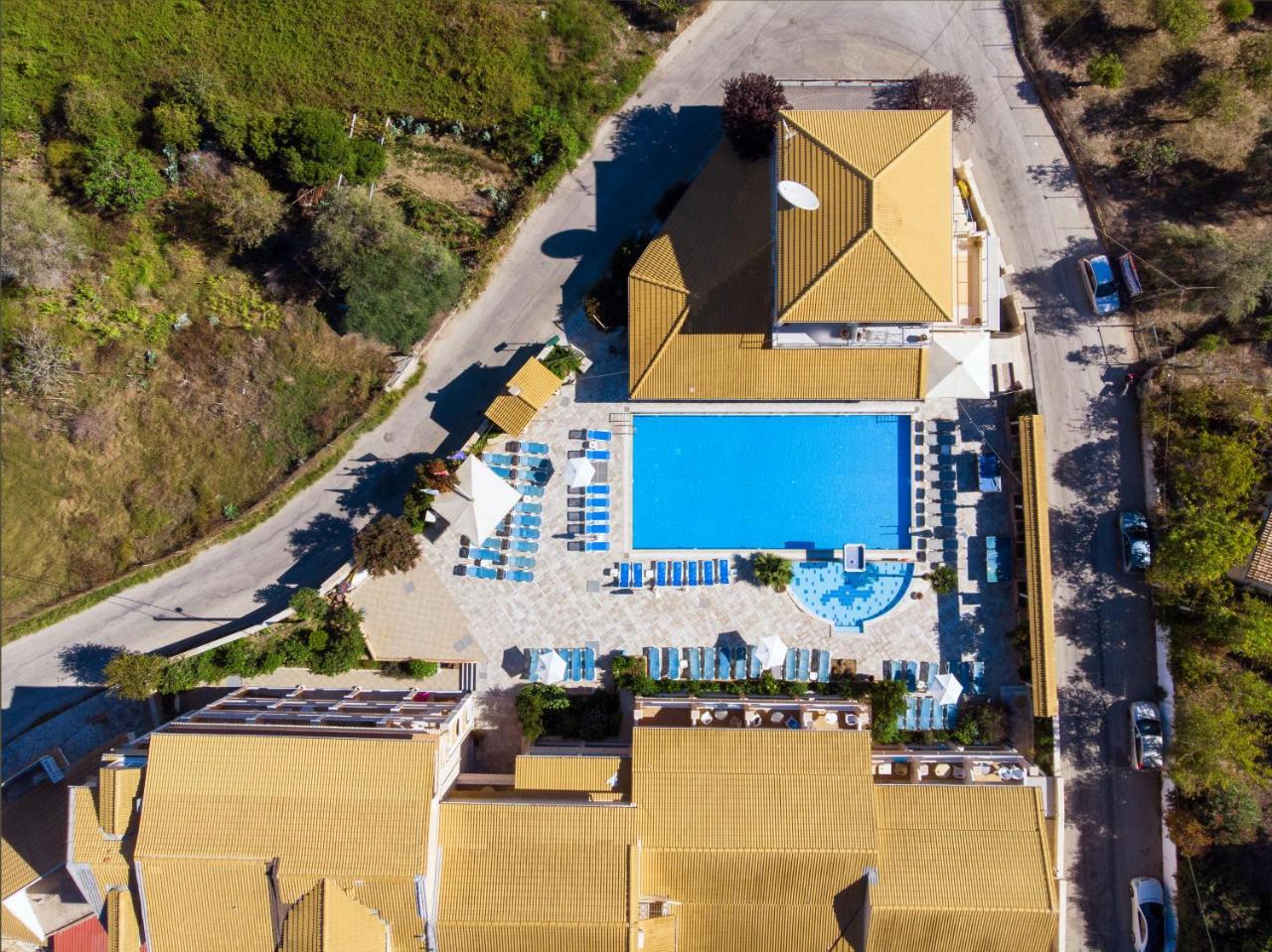 Kavos Plaza Hotel Buitenkant foto